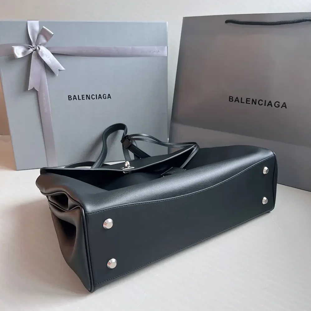 Balenciaga Rodeo Medium Handbag in Black Smooth Calfskin for Women in Silver Balenciaga Rodeo Medium Handbag in Black Smooth Calfskin for Women in Silver