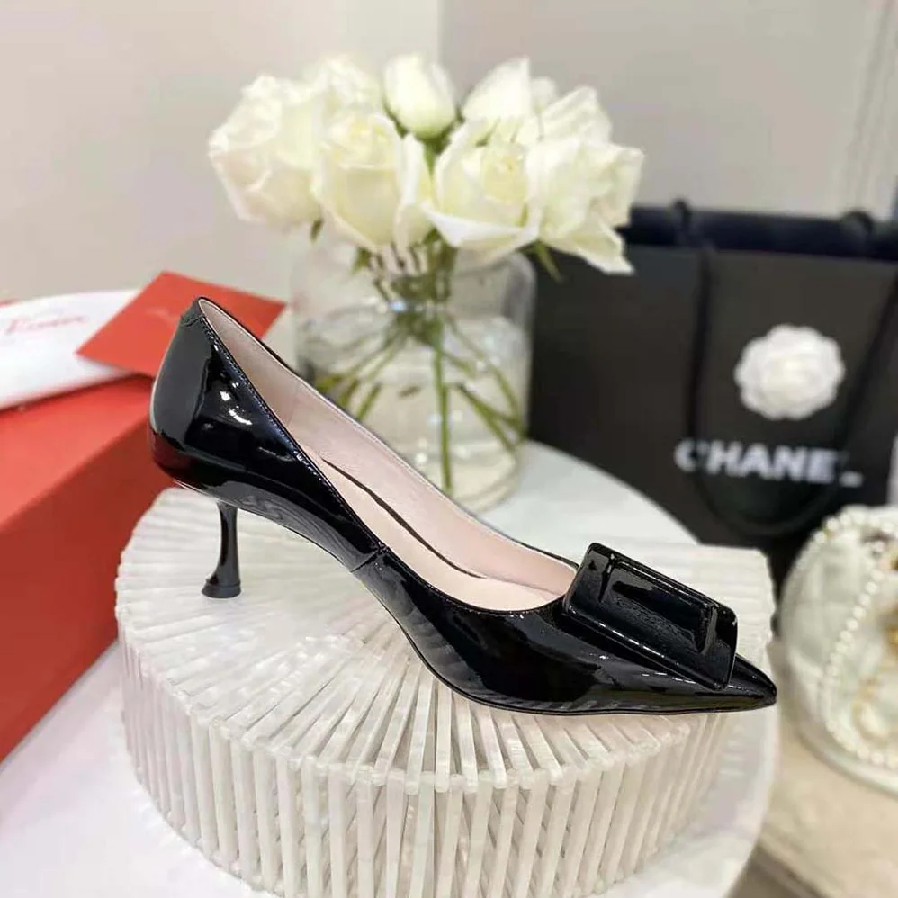 Roger Vivier Viv' In The City Pumps in Patent Leather for Women in Black