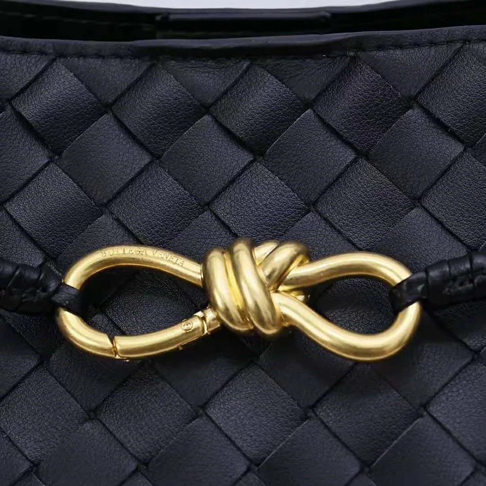 Bottega Veneta Medium Andiamo in Lambskin Leather for Women in Black Bottega Veneta Medium Andiamo in Lambskin Leather for Women in Black