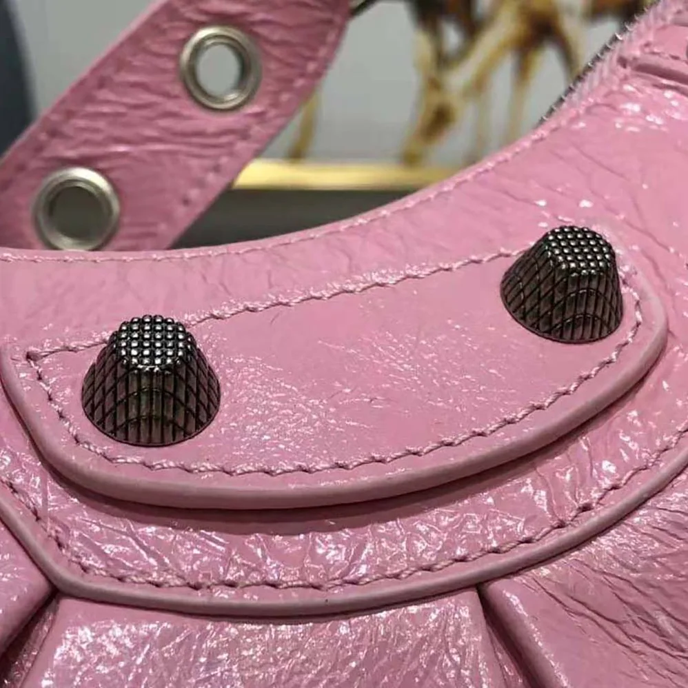 Balenciaga Le Cagole XS Shoulder Bag for Women in Pink Balenciaga Le Cagole XS Shoulder Bag for Women in Pink