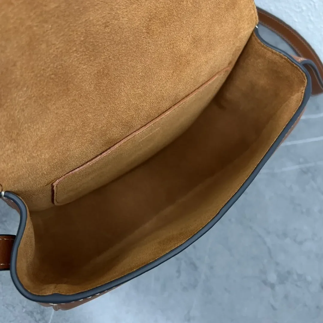 Celine Folco Cuir Triomphe Tan / .04LU Celine Folco Cuir Triomphe Tan / .04LU