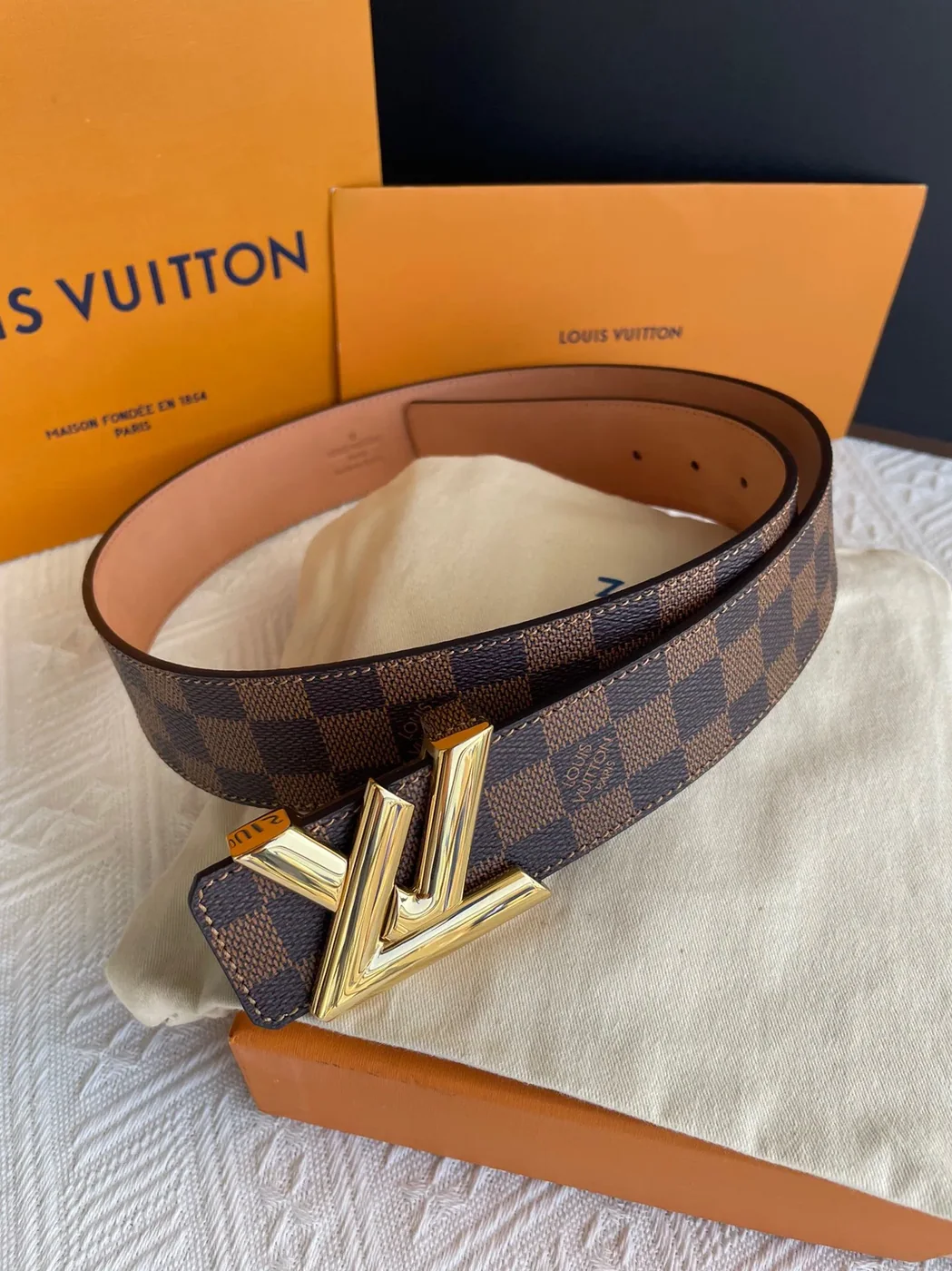 Louis Vuitton Twist Iconic Initiales LV Belt Damier Infini Canvas Brown Gold Finishing Louis Vuitton Twist Iconic Initiales LV Belt Damier Infini Canvas Brown Gold Finishing