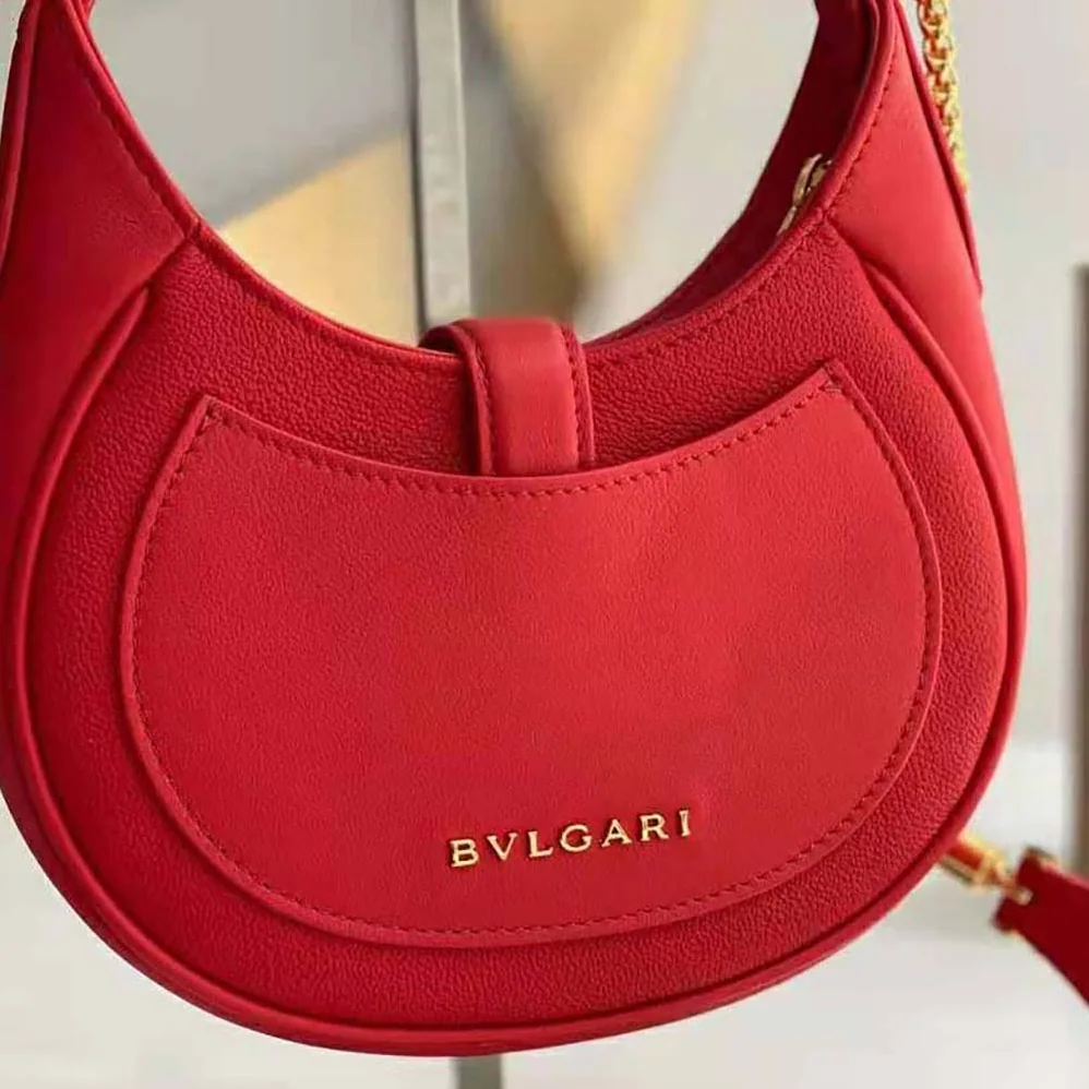 Bvlgari Serpenti Ellipse Crossbody Bag in Calf Leather for Women in Red Bvlgari Serpenti Ellipse Crossbody Bag in Calf Leather for Women in Red