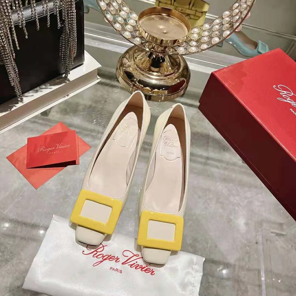 Roger Vivier Patent Leather Belle Vivier Pumps for Women in White Roger Vivier Patent Leather Belle Vivier Pumps for Women in White