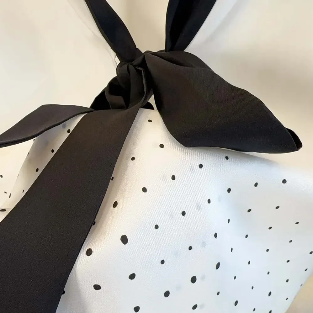 Dior Short-Sleeved Blouse with Rear Tie White Silk Twill with Black PolkaDior Motif for Women Dior Short-Sleeved Blouse with Rear Tie White Silk Twill with Black PolkaDior Motif for Women