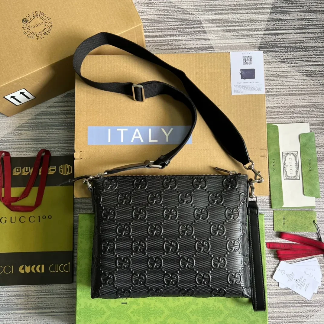 Gucci GG Embossed Medium Messenger Bag Black GG Embossed / Gucci GG Embossed Medium Messenger Bag Black GG Embossed /