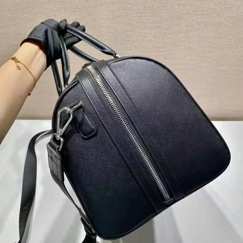 Prada Elegant Duffle Bag in Saffiano Leather Travel Bag for Men in Black Prada Elegant Duffle Bag in Saffiano Leather Travel Bag for Men in Black