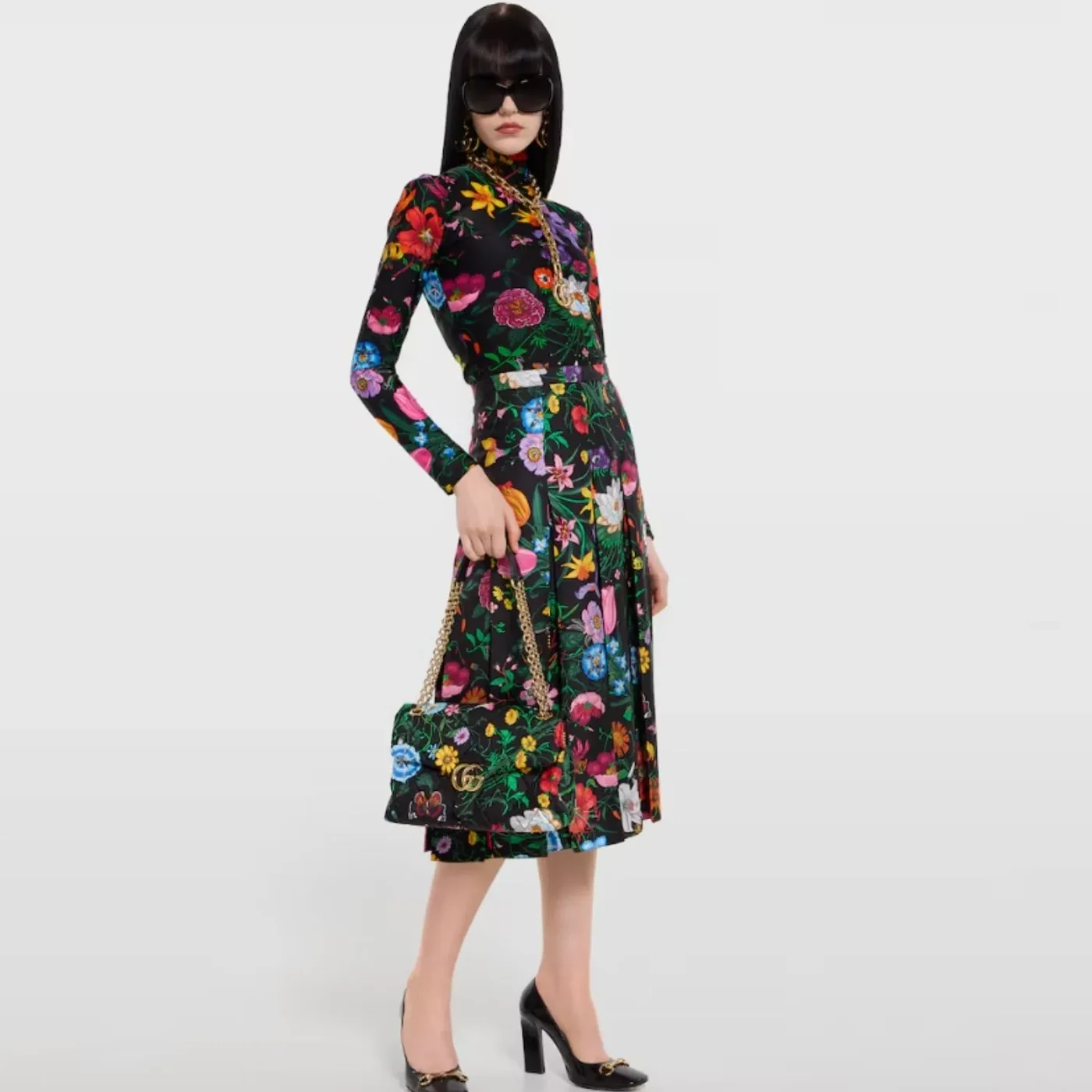 Gucci Marmont Medium Shoulder Bag / Black And Multicolor Flora Gold Hardware Gucci Marmont Medium Shoulder Bag / Black And Multicolor Flora Gold Hardware