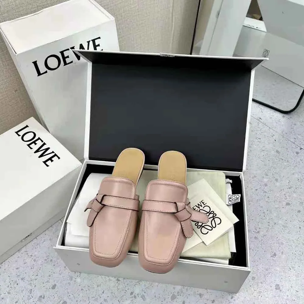 Loewe Gate Flat Mule in Calfskin for Women in Pink Loewe Gate Flat Mule in Calfskin for Women in Pink