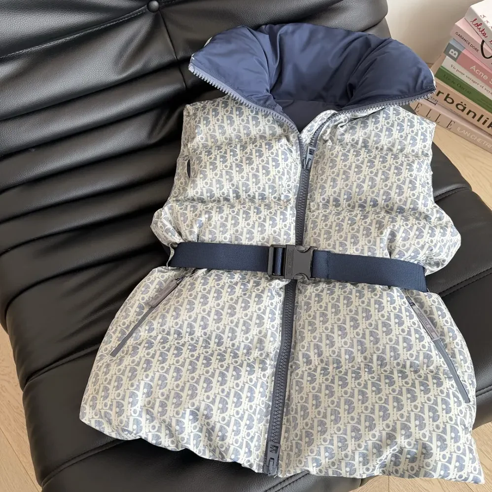 Dior DiorAlps Belted Puffer Vest Blue and White Dior Oblique Quilted Technical Taffeta for Men Dior DiorAlps Belted Puffer Vest Blue and White Dior Oblique Quilted Technical Taffeta for Men