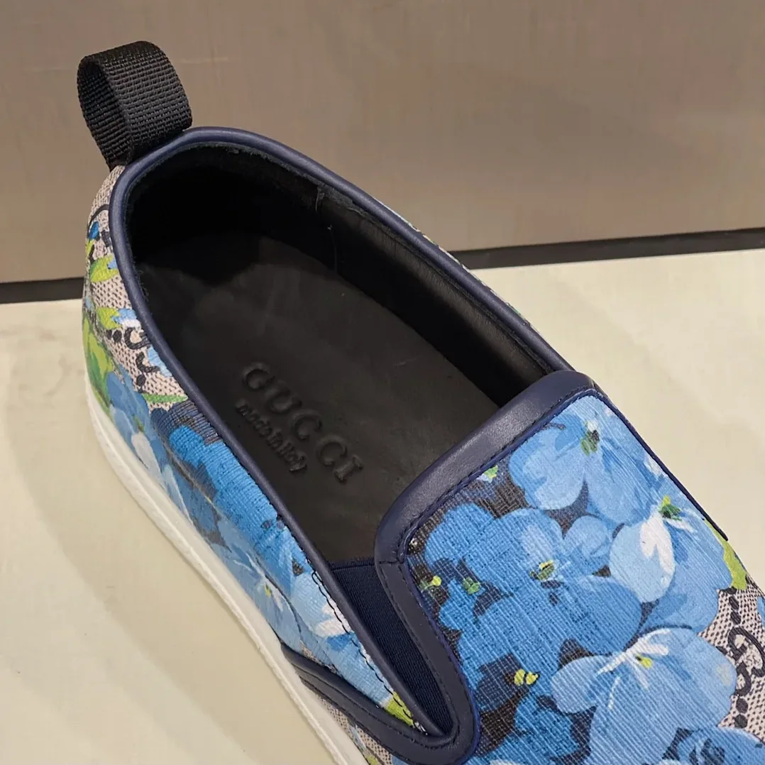 Gucci GG Supreme Canvas Slip for Men in On Blue Flowers Gucci GG Supreme Canvas Slip for Men in On Blue Flowers