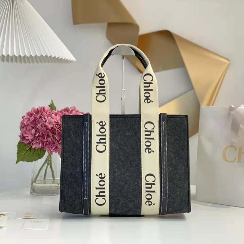 Chloe Medium Woody Tote Bag for Women in Silver Chloe Medium Woody Tote Bag for Women in Silver