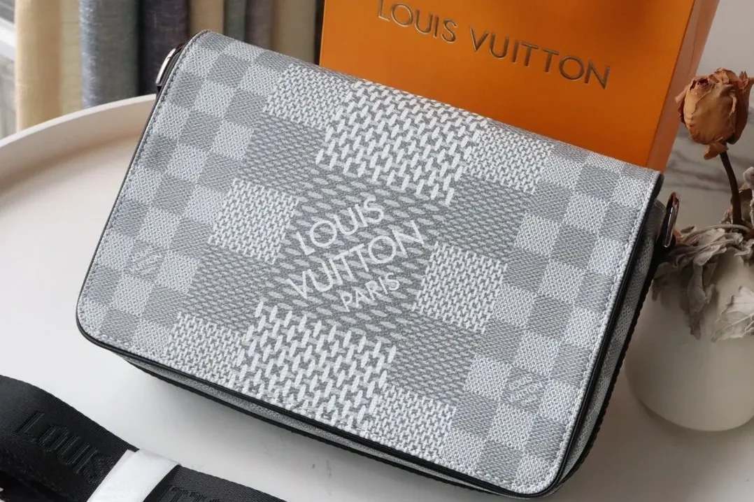 Louis Vuitton Studio Messenger Damier Graphite Plaster