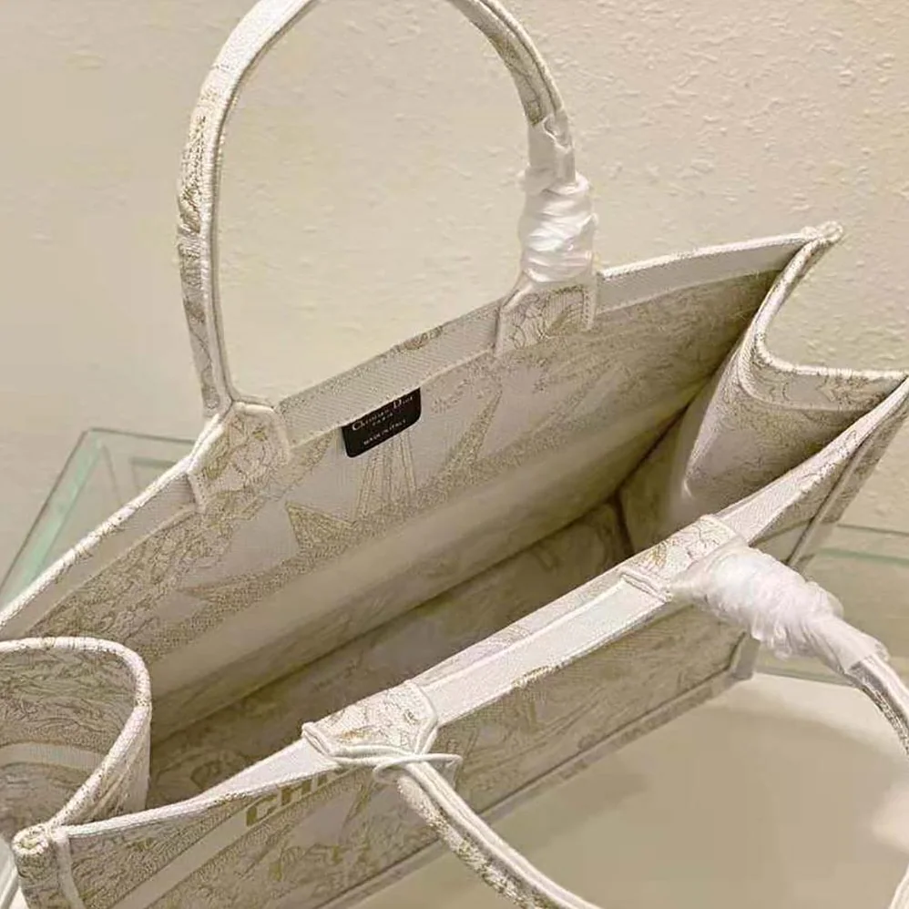 Dior Medium Dior Book Tote Dior Rêve d'Infini Embroidery with Gold for Women in Tone Metallic Thread