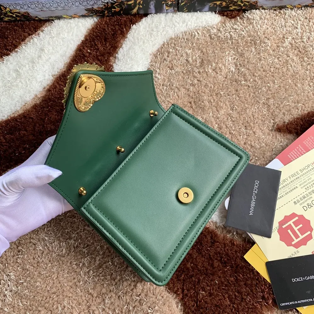 Dolce Gabbana D&G Medium Smooth Calfskin Devotion Bag for Women in Green Dolce Gabbana D&G Medium Smooth Calfskin Devotion Bag for Women in Green