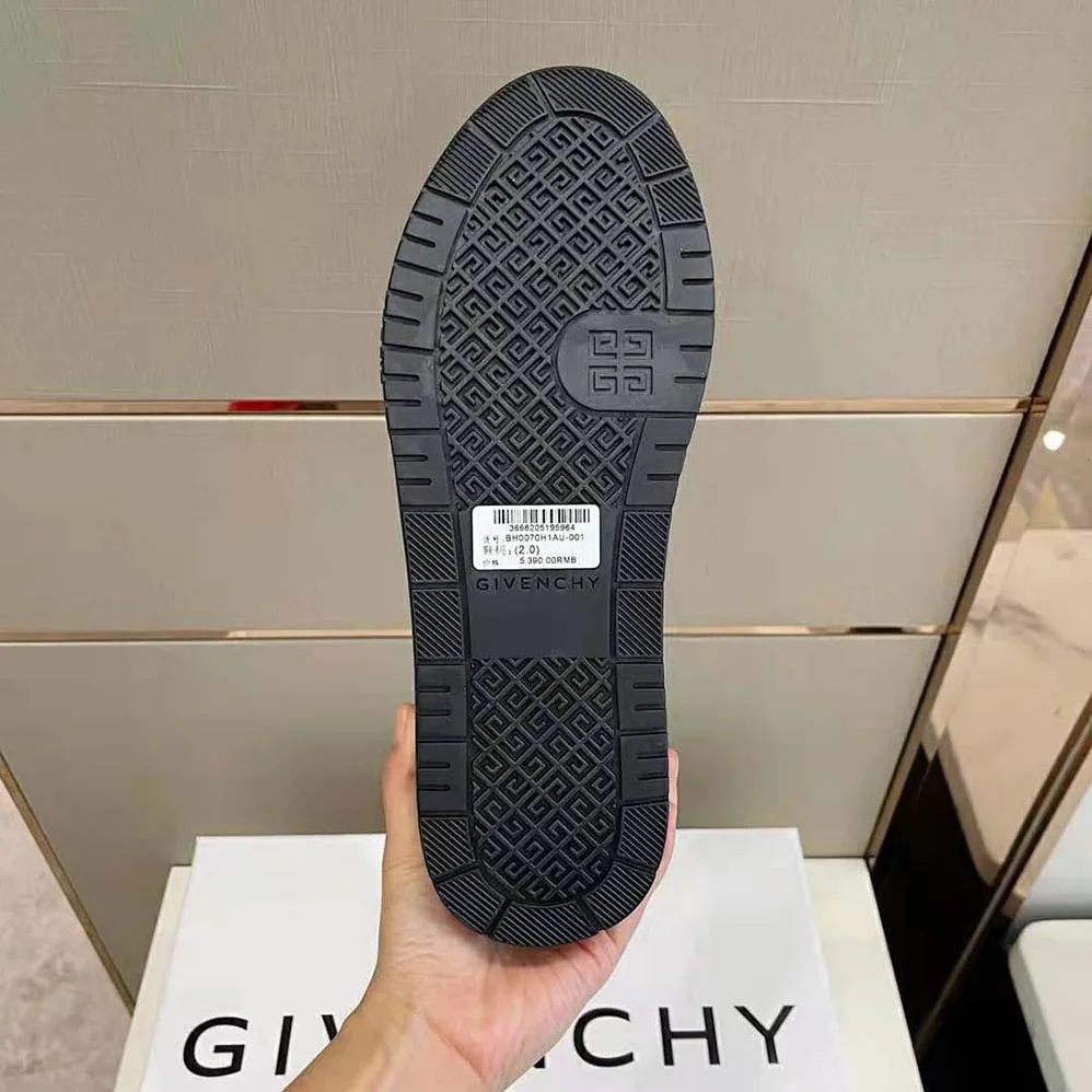 Givenchy G4 Sneakers in Leather for Men in Black