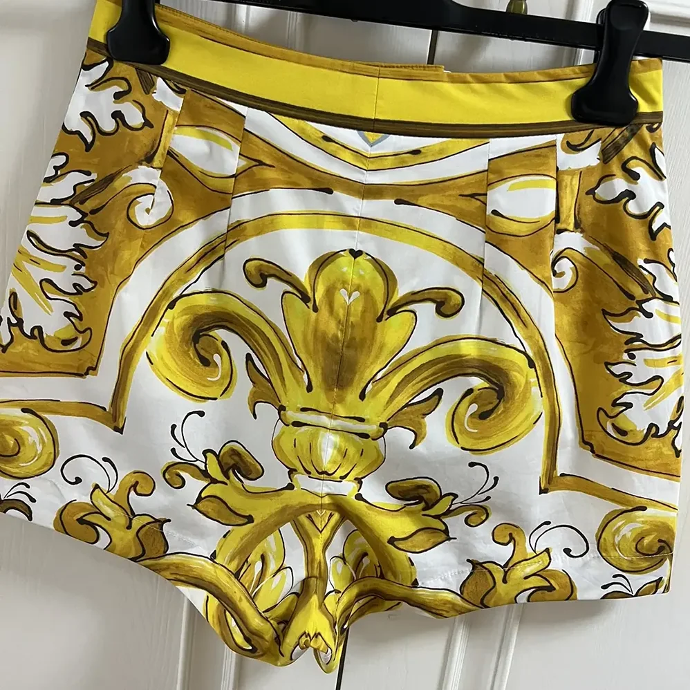 Dolce Gabbana D&G Cotton Poplin Shorts with Majolica Print for Women