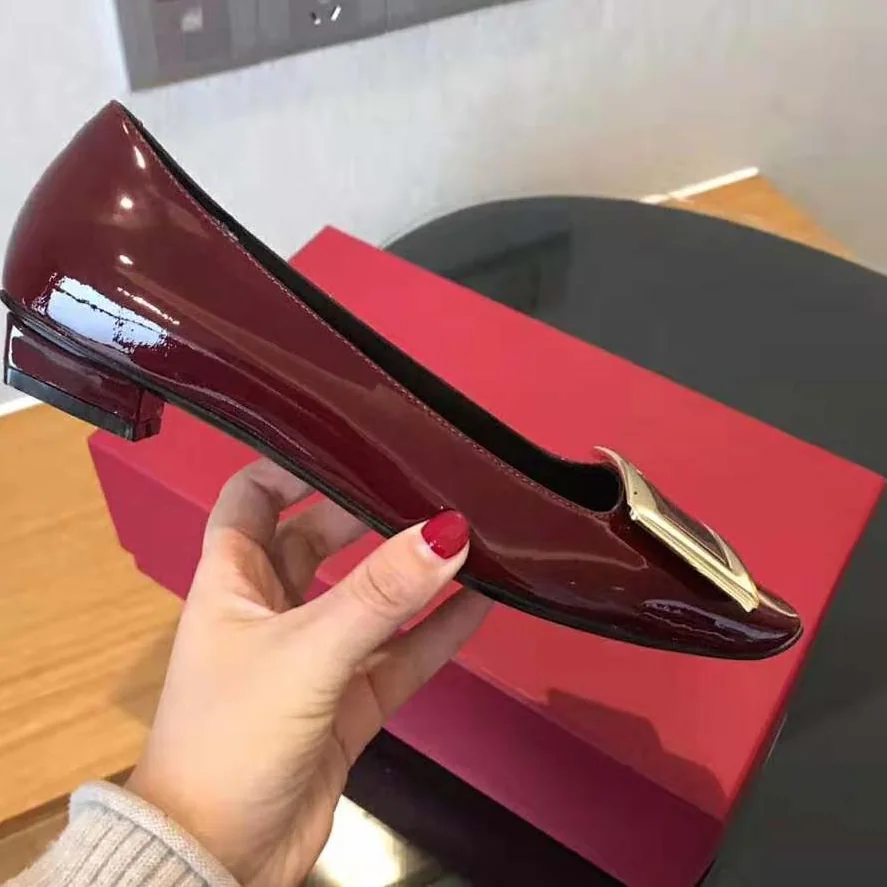 Roger Vivier Belle Vivier Pumps in Patent Leather for Women in Red