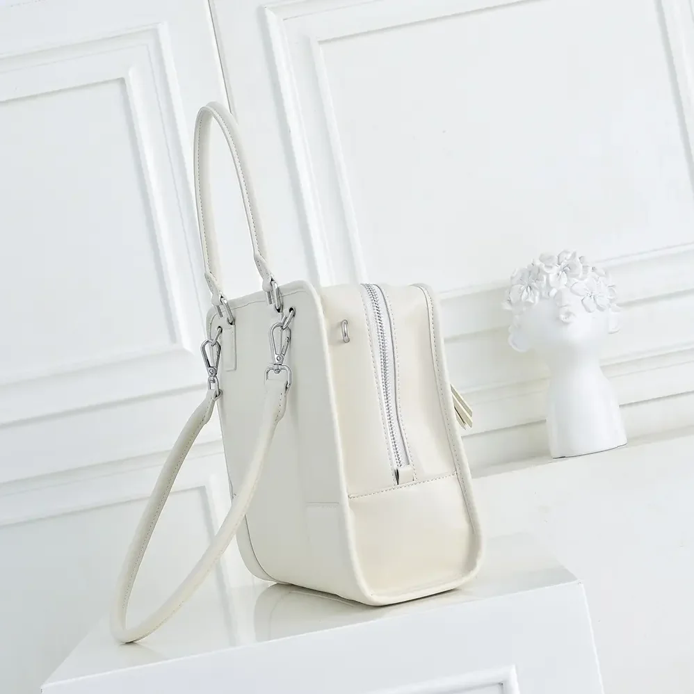 Loewe Large Amazona 180 Bag in Soft Calfskin for Women in White Loewe Large Amazona 180 Bag in Soft Calfskin for Women in White