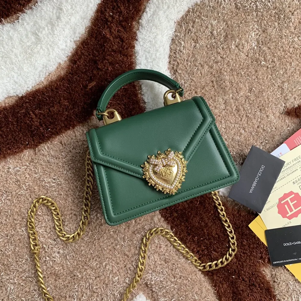 Dolce Gabbana D&G Medium Smooth Calfskin Devotion Bag for Women in Green Dolce Gabbana D&G Medium Smooth Calfskin Devotion Bag for Women in Green