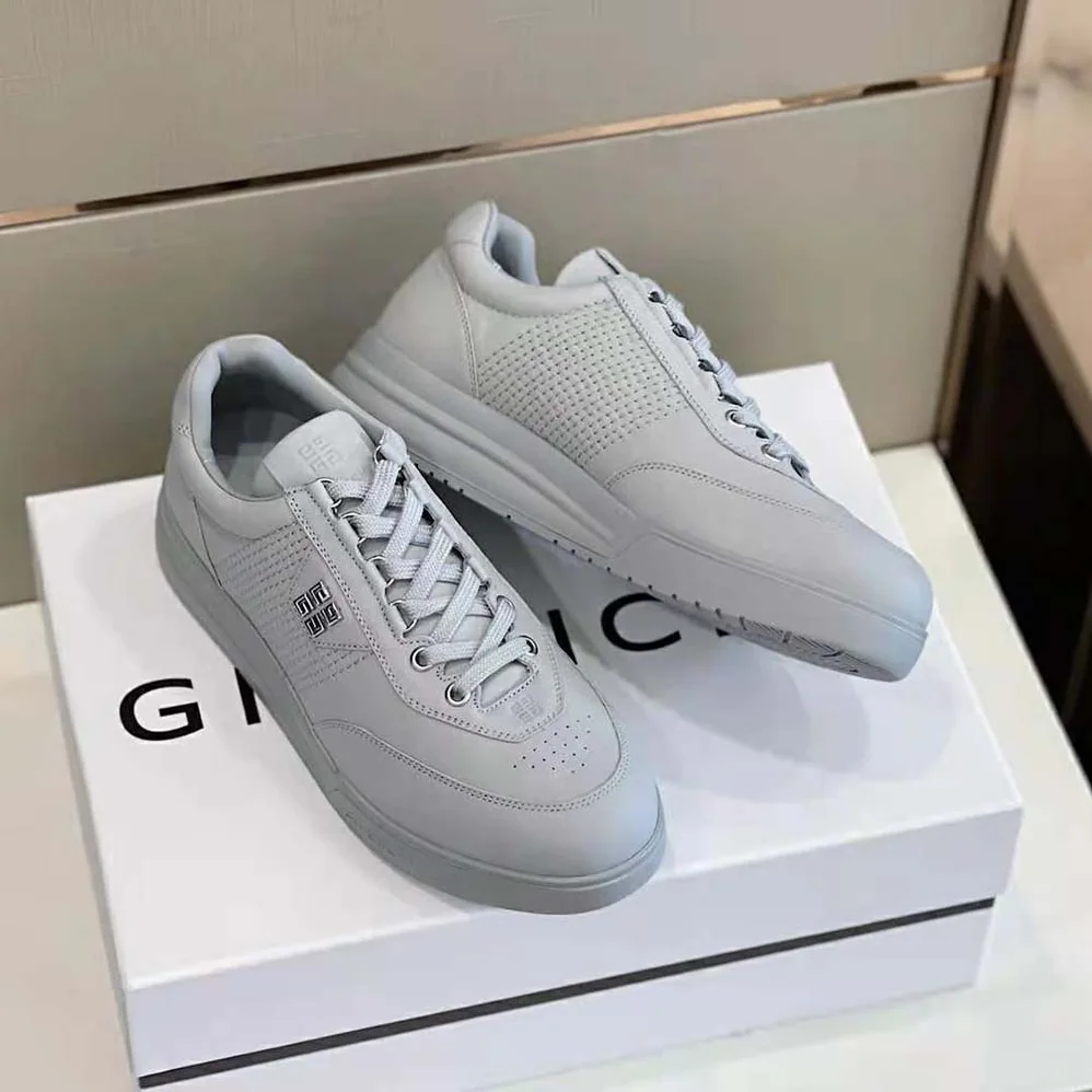 Givenchy G4 Sneakers in Leather for Men in Silver Givenchy G4 Sneakers in Leather for Men in Silver