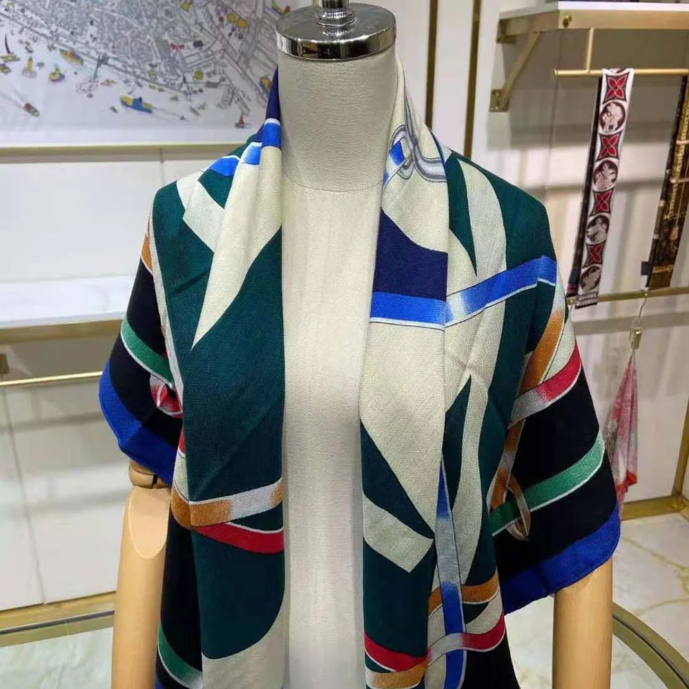 Hermes Figure Artistique Scarf 90 for Women in Green Hermes Figure Artistique Scarf 90 for Women in Green