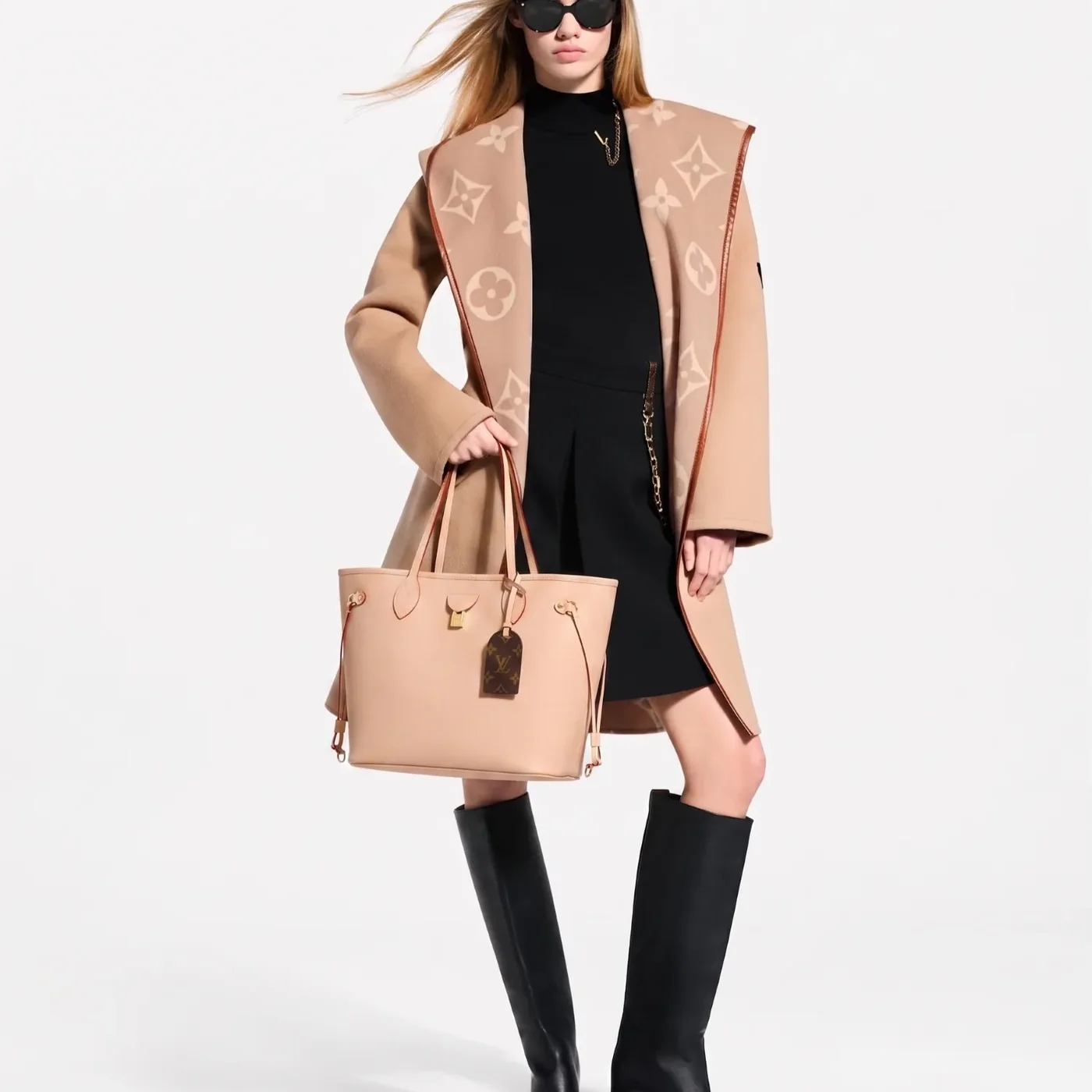 Louis Vuitton Neverfull MM Tote Bag in Beige Gold Hardware