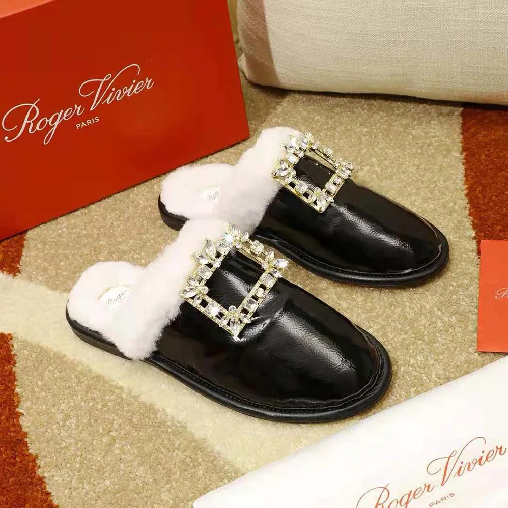 Roger Vivier Hotel Vivier Broche Vivier Buckle Mules in Patent Leather for Women