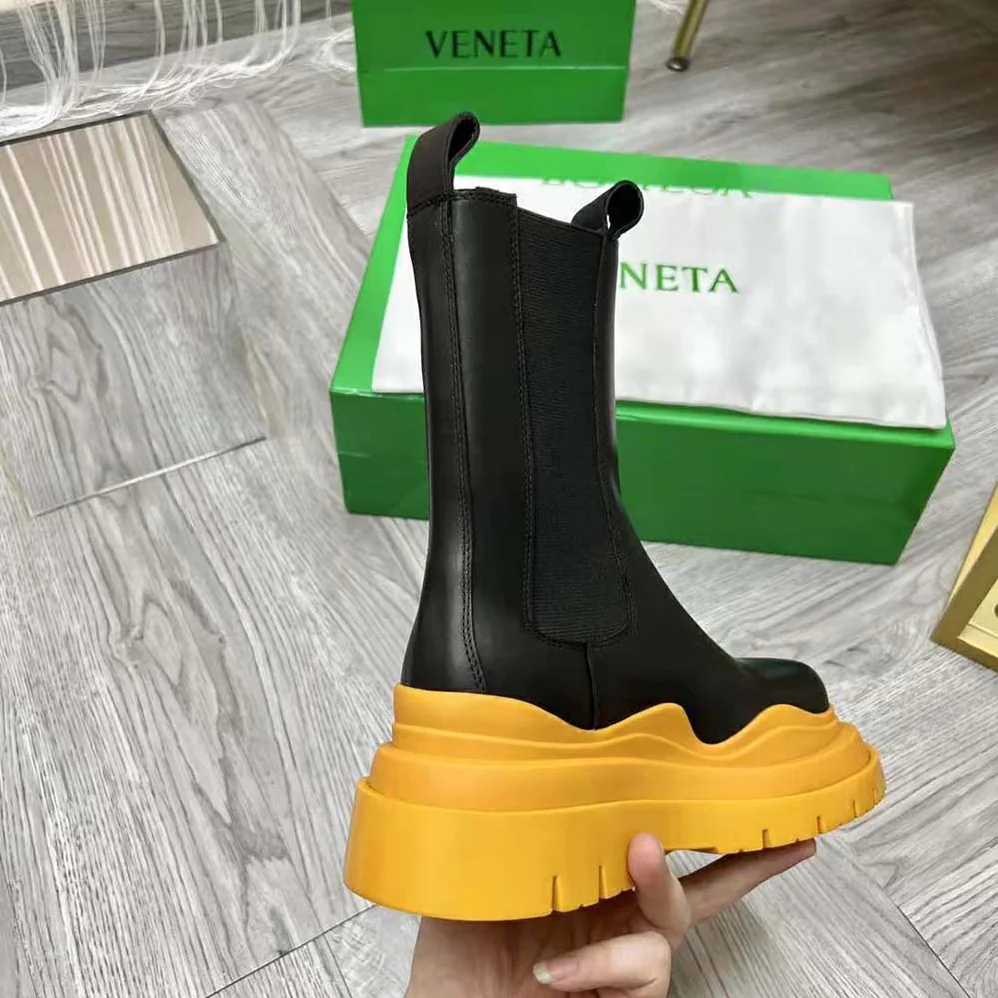 Bottega Veneta Tire Chelsea Boot in Vegetally-Tanned Leather for Unisex in Orange