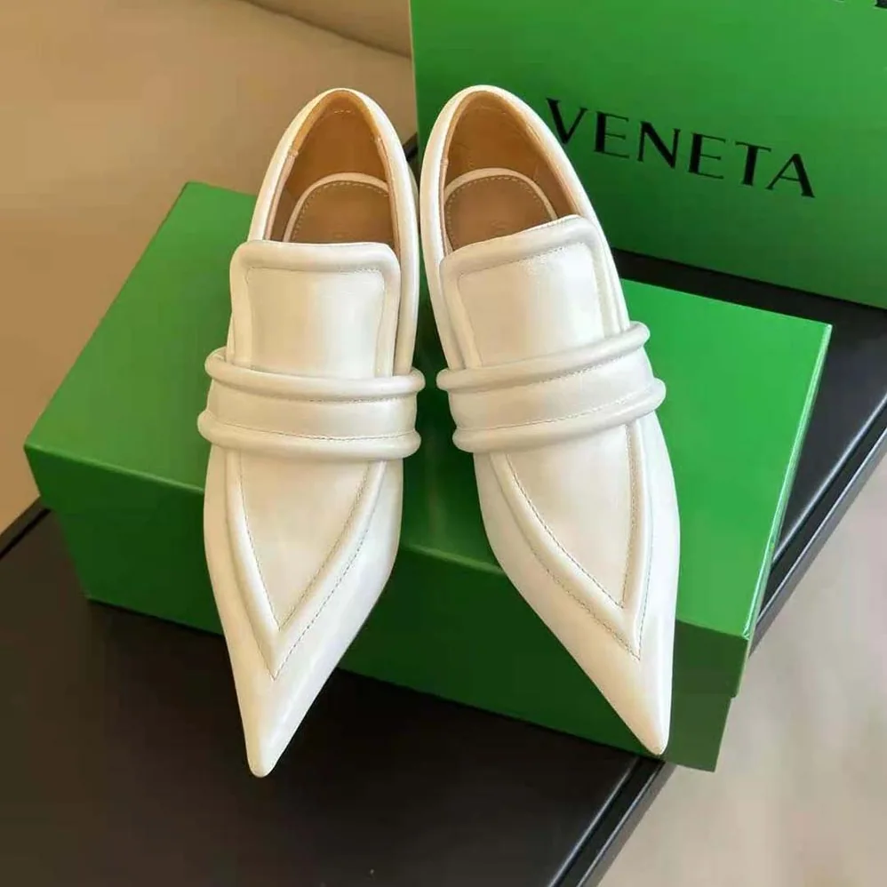 Bottega Veneta Spada Pump in 4.5 cm Heel Height for Women in White Bottega Veneta Spada Pump in 4.5 cm Heel Height for Women in White