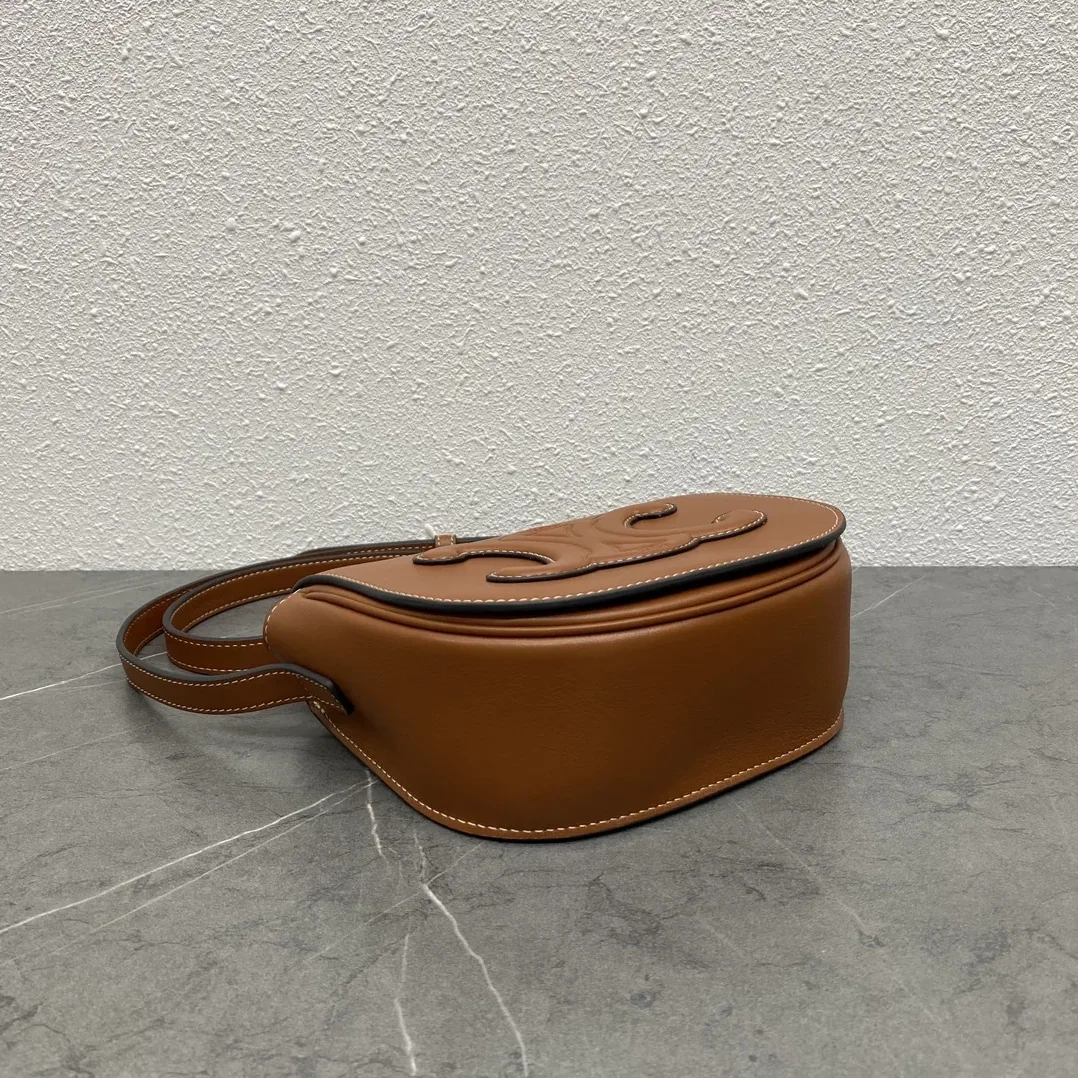 Celine Folco Cuir Triomphe Tan / .04LU Celine Folco Cuir Triomphe Tan / .04LU