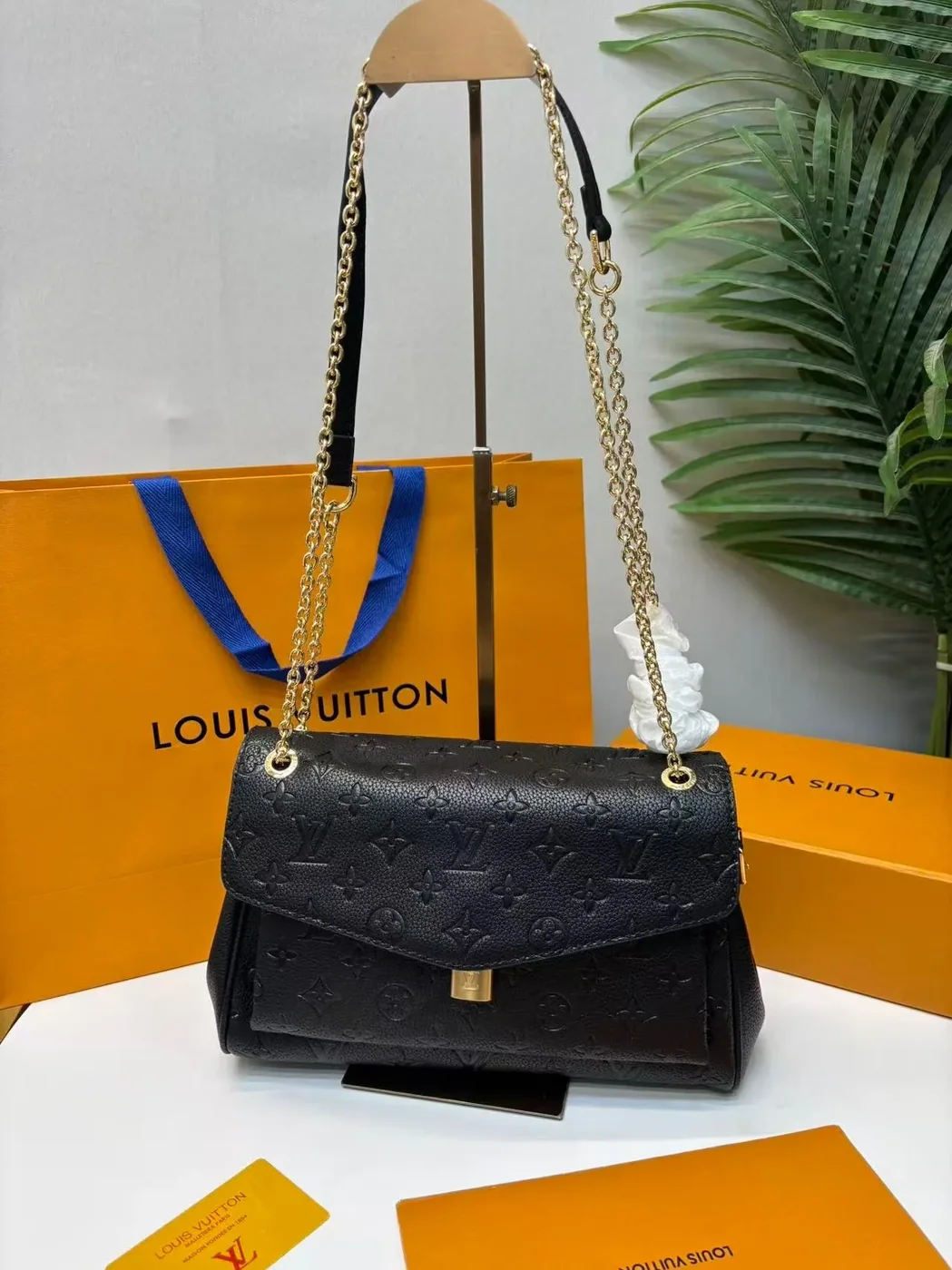 Louis Vuitton Anytime Flap Bag Black /
