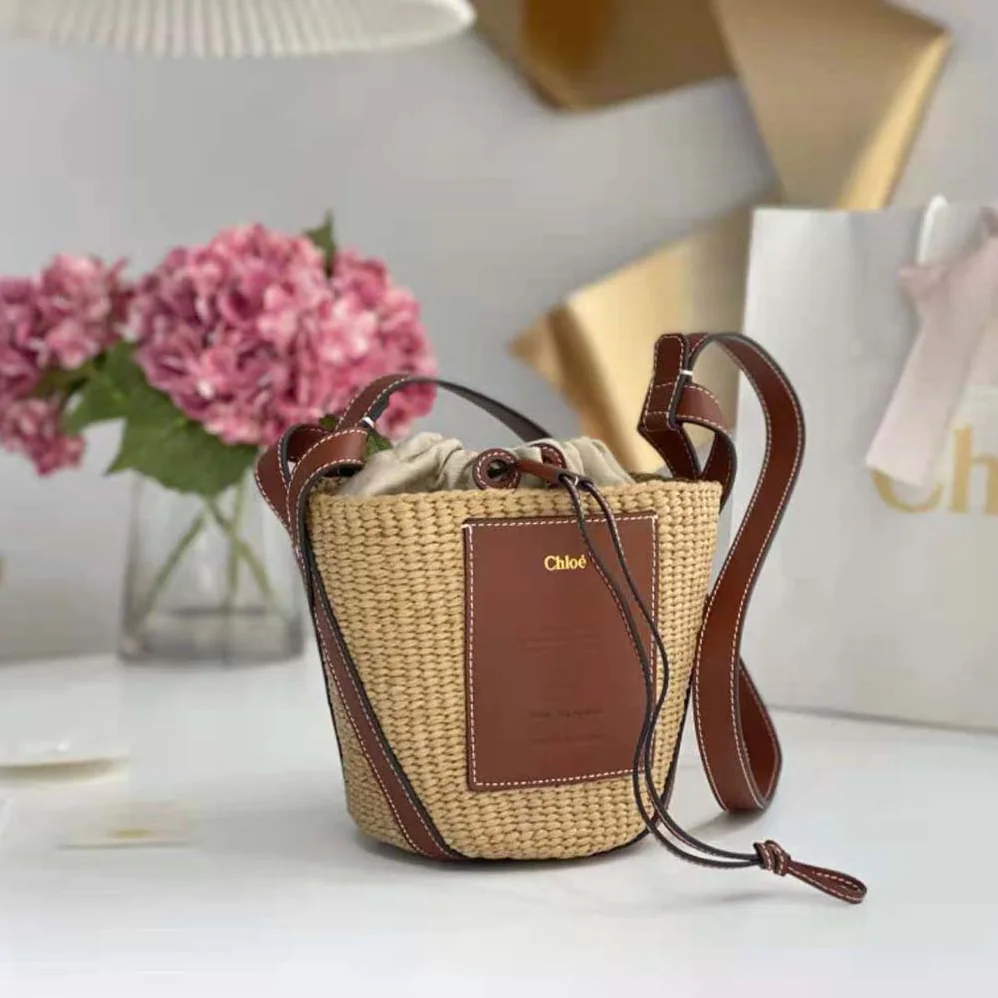 Chloe Small Basket in Fair-Trade Paper and Shiny Calfskin for Women in Brown Chloe Small Basket in Fair-Trade Paper and Shiny Calfskin for Women in Brown