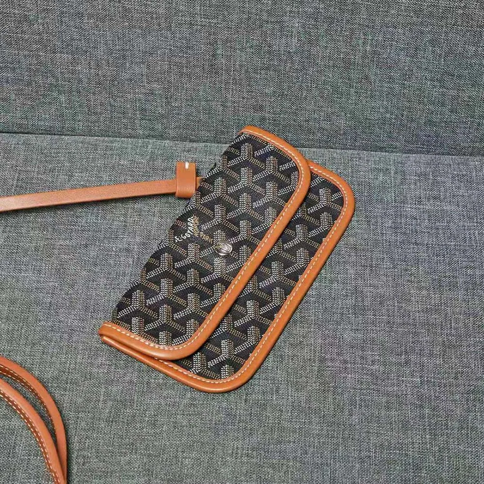 Goyard Sac Artois MM in Goyardine Canvas & Chevroches Calfskin for Women in Brown Goyard Sac Artois MM in Goyardine Canvas & Chevroches Calfskin for Women in Brown