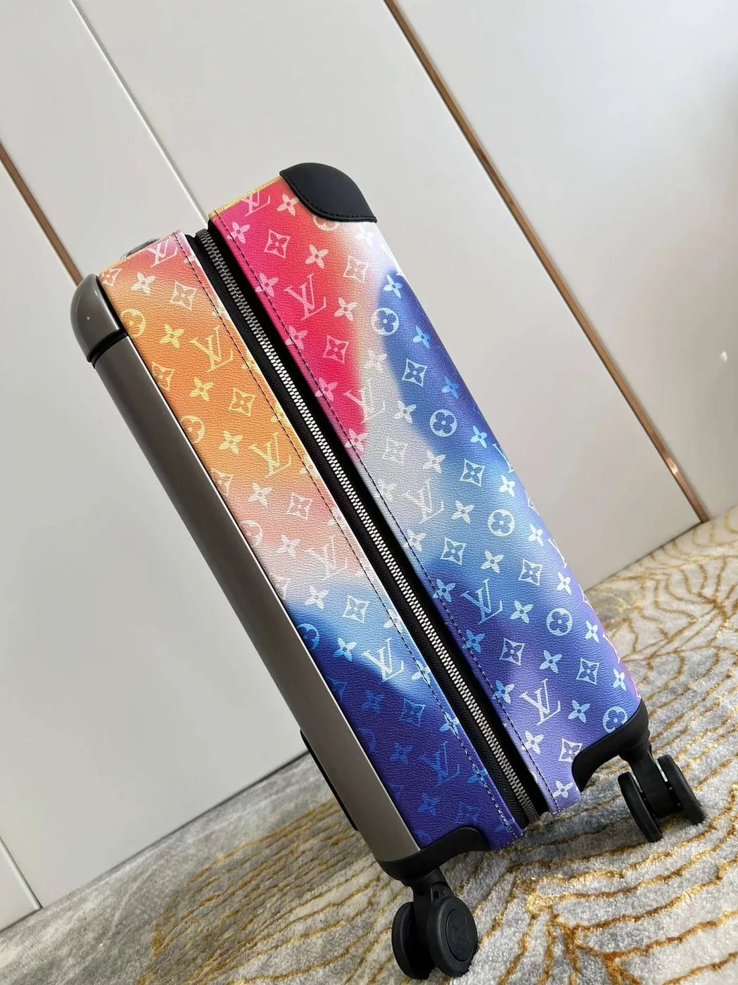 Louis Vuitton Horizon 55 Suitcase in Monogram Black Silver Hardware