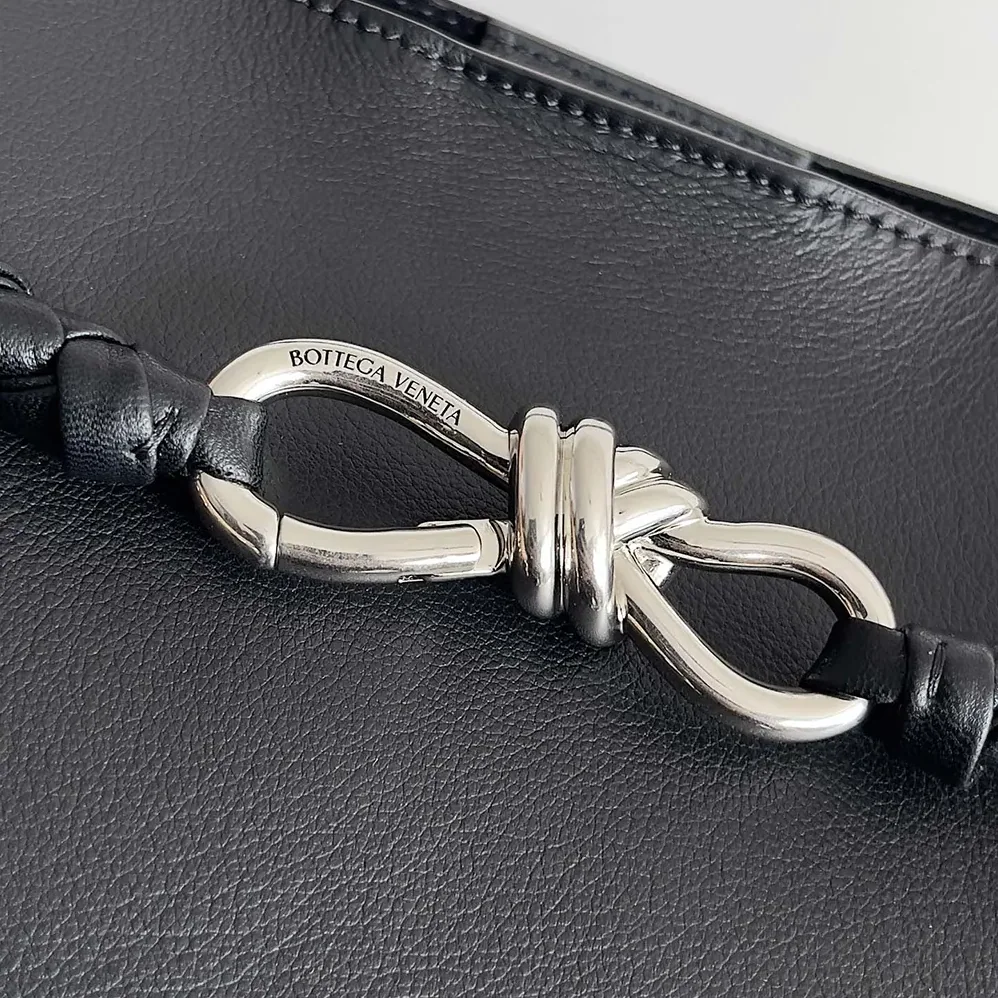 Bottega Veneta Large Andiamo in Silky Calf Leather for Women in Black/Silver