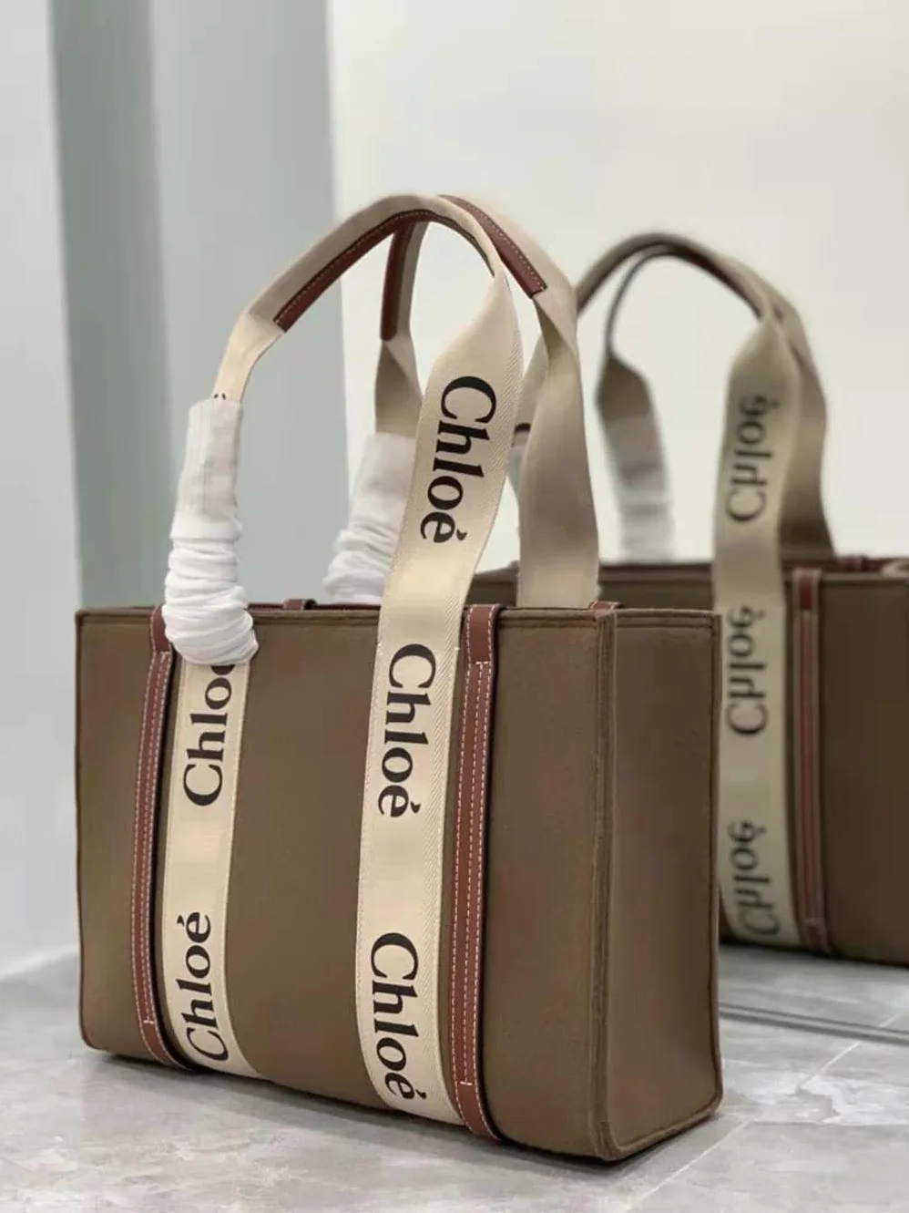 Chloe Medium Woody Tote Bag for Women in Brown