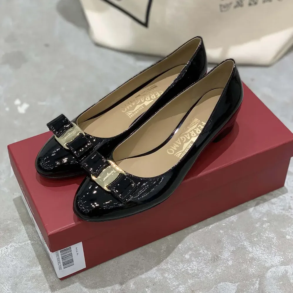 Salvatore Ferragamo Vara Pump for Women in Black Salvatore Ferragamo Vara Pump for Women in Black