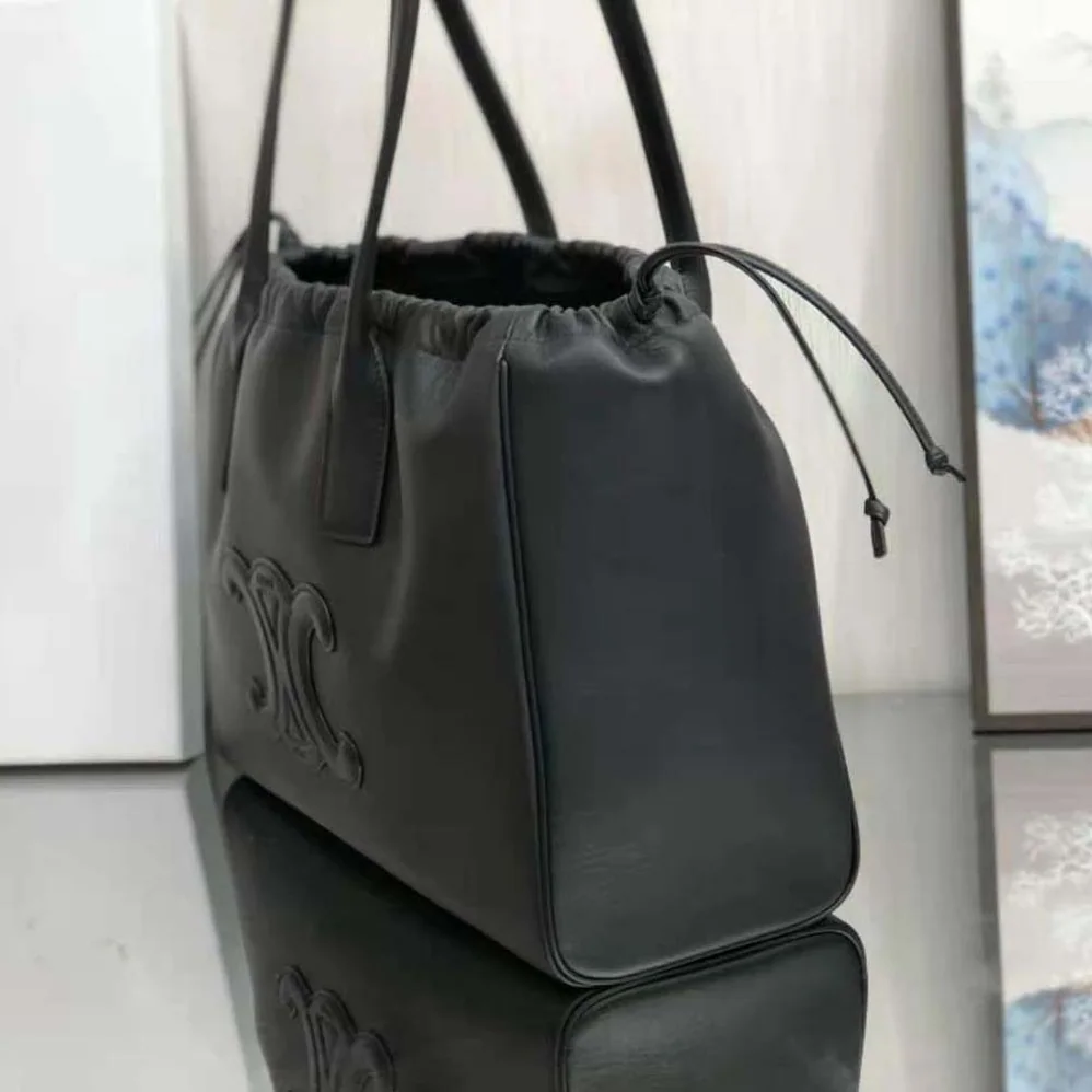 Celine Cabas Drawstring Cuir Triomphe in Smooth Calfskin for Women in Black Celine Cabas Drawstring Cuir Triomphe in Smooth Calfskin for Women in Black
