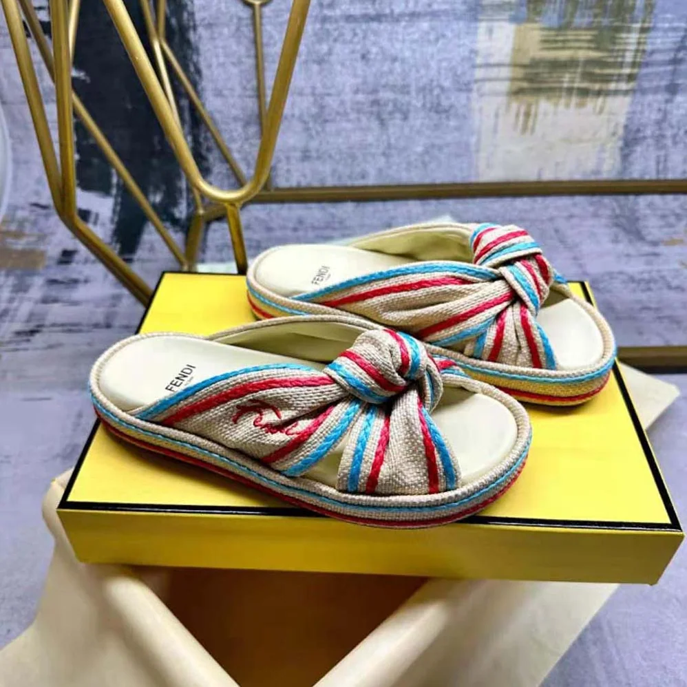 Fendi Feel Pale Yellow Raffia Slides for Women Fendi Feel Pale Yellow Raffia Slides for Women