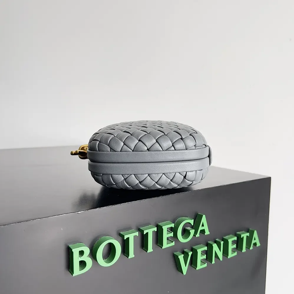 Bottega Veneta Knot Minaudière Clutch in Calfskin Leather for Women in Grey Bottega Veneta Knot Minaudière Clutch in Calfskin Leather for Women in Grey