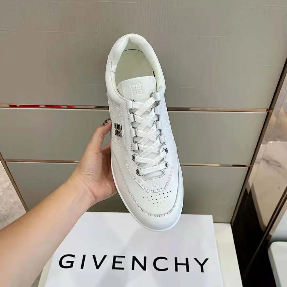 Givenchy G4 Sneakers in Leather for Men in White Givenchy G4 Sneakers in Leather for Men in White