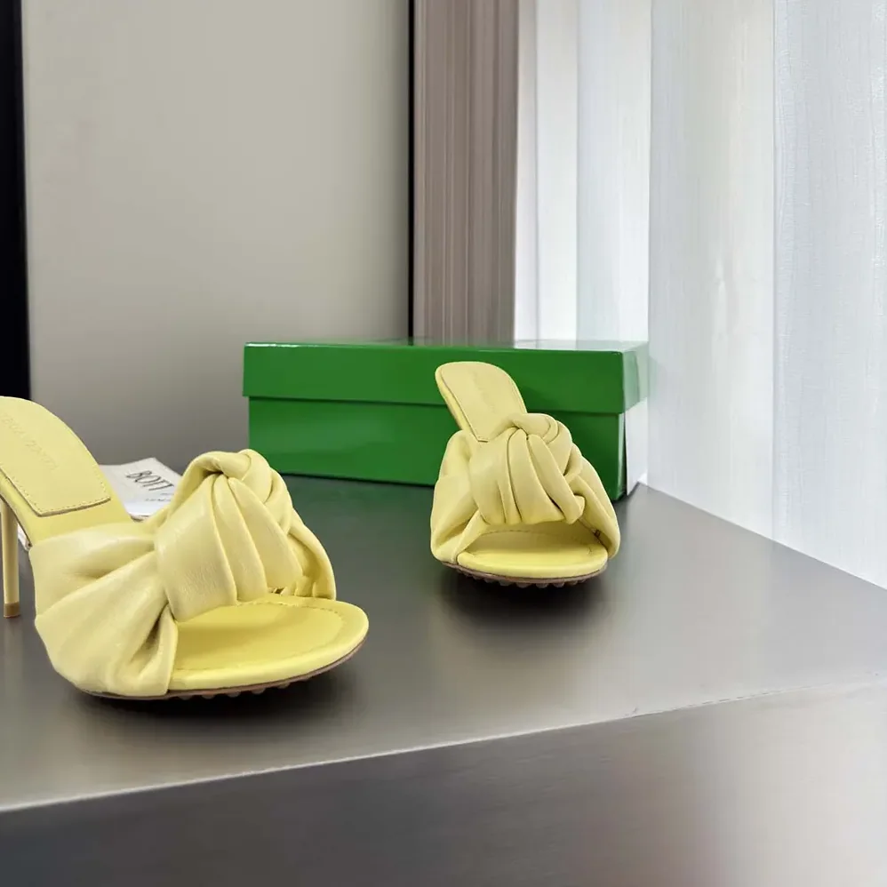 Bottega Veneta Cherry Mule in Supple Nappa Leather for Women in Butter Yellow Bottega Veneta Cherry Mule in Supple Nappa Leather for Women in Butter Yellow
