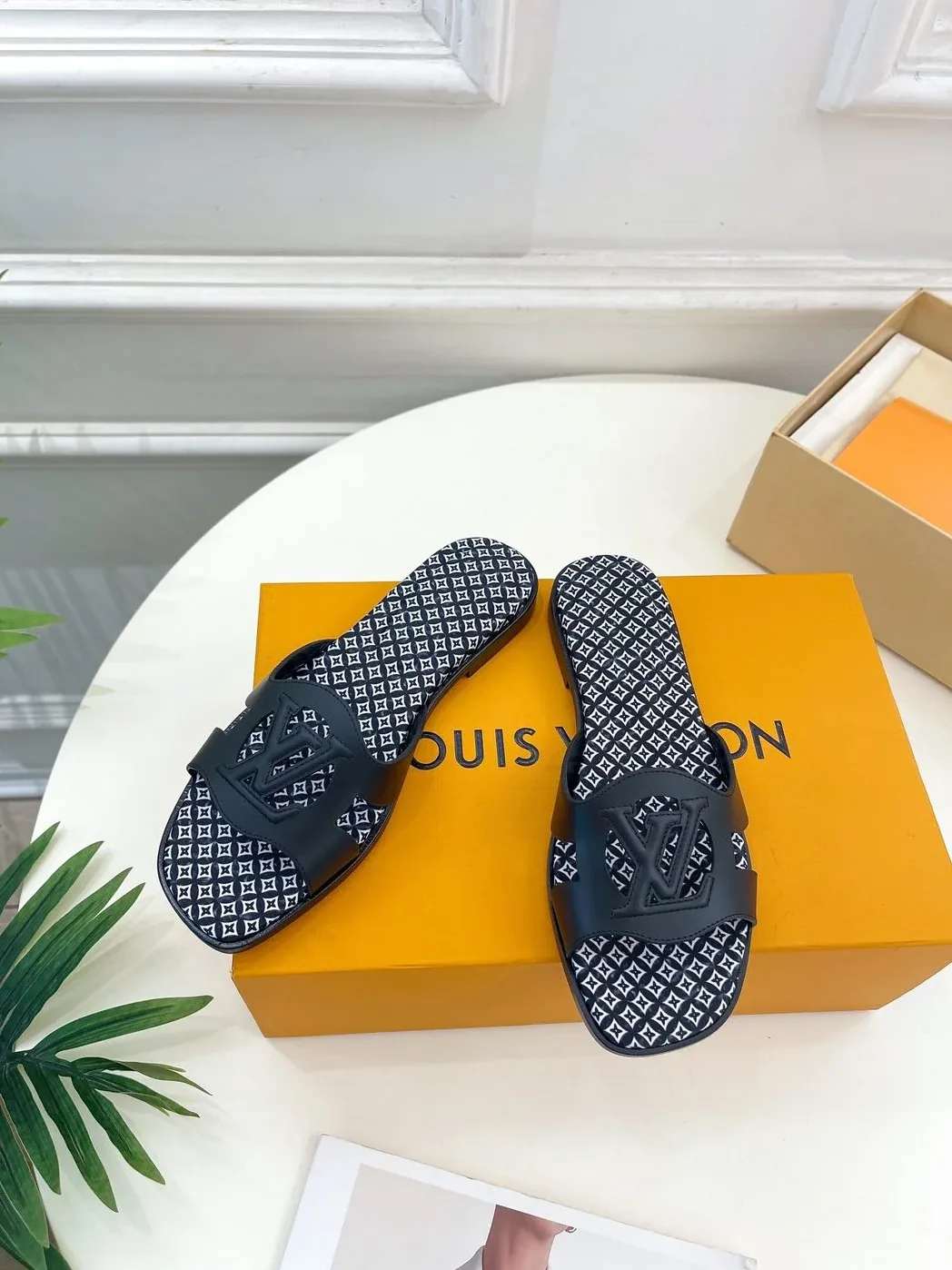 Louis Vuitton Isola Flat Mule LV Black Louis Vuitton Isola Flat Mule LV Black