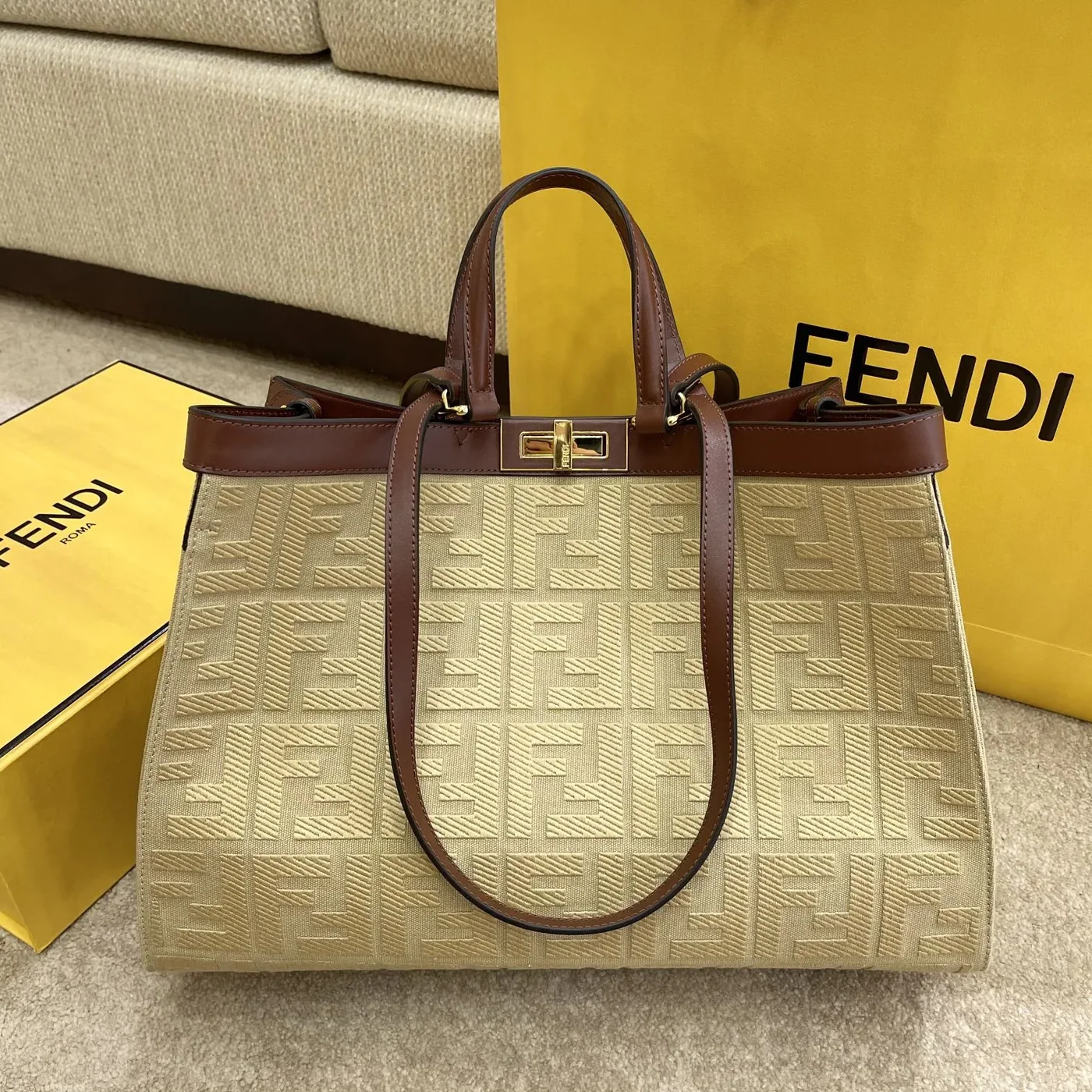 Fendi Peekaboo X in tote Bag Beige Canvas