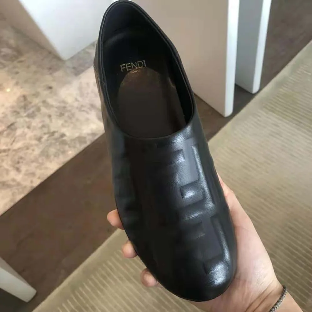 Fendi Signature Black Nappa Leather Slippers for Unisex Fendi Signature Black Nappa Leather Slippers for Unisex