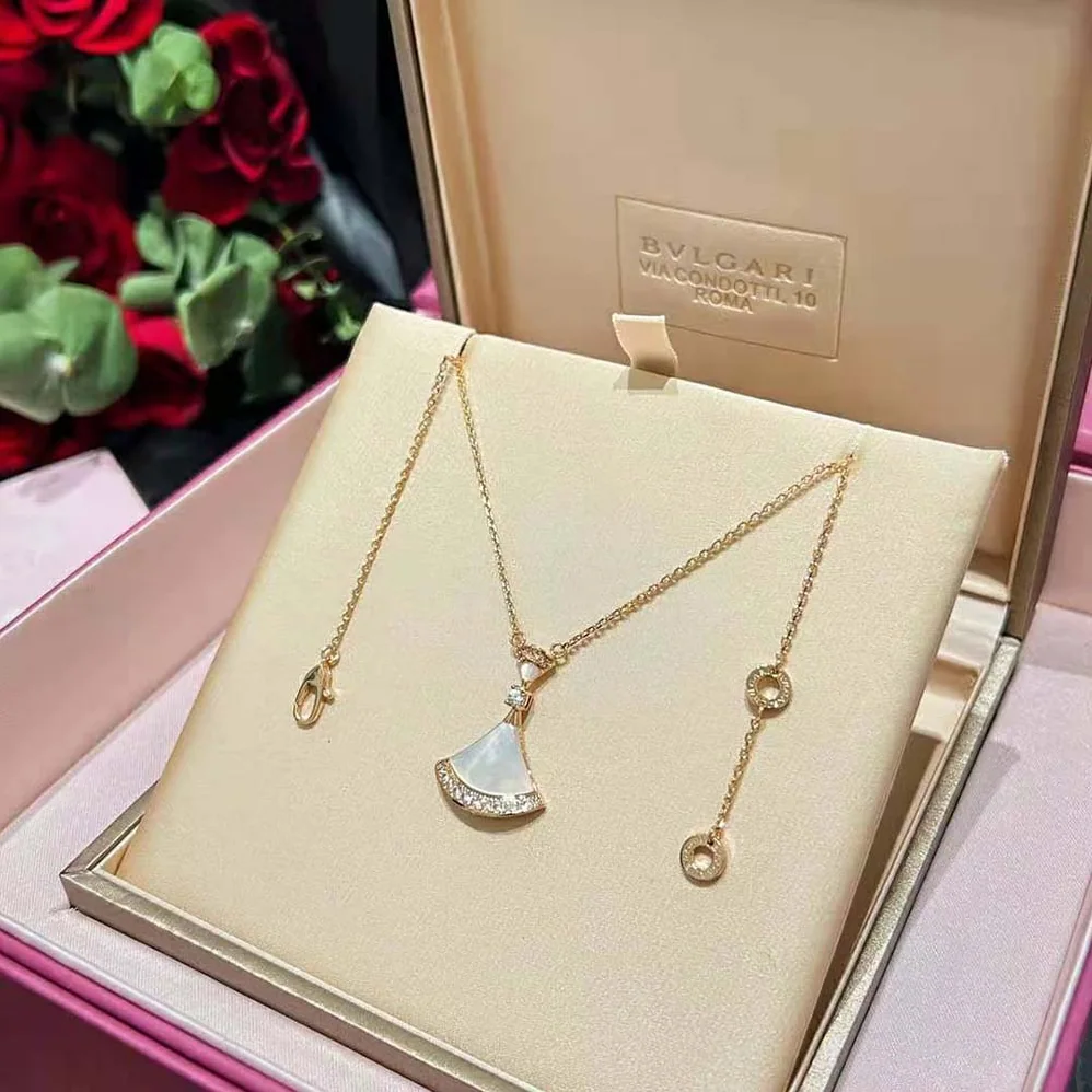 Bvlgari DIVAS' DREAM Necklace in 18 KT Rose Gold with Pendant Set for Women in White