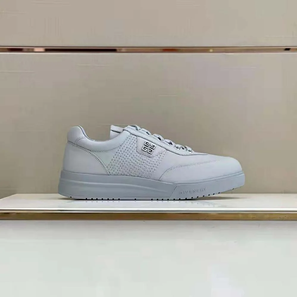 Givenchy G4 Sneakers in Leather for Men in Silver Givenchy G4 Sneakers in Leather for Men in Silver