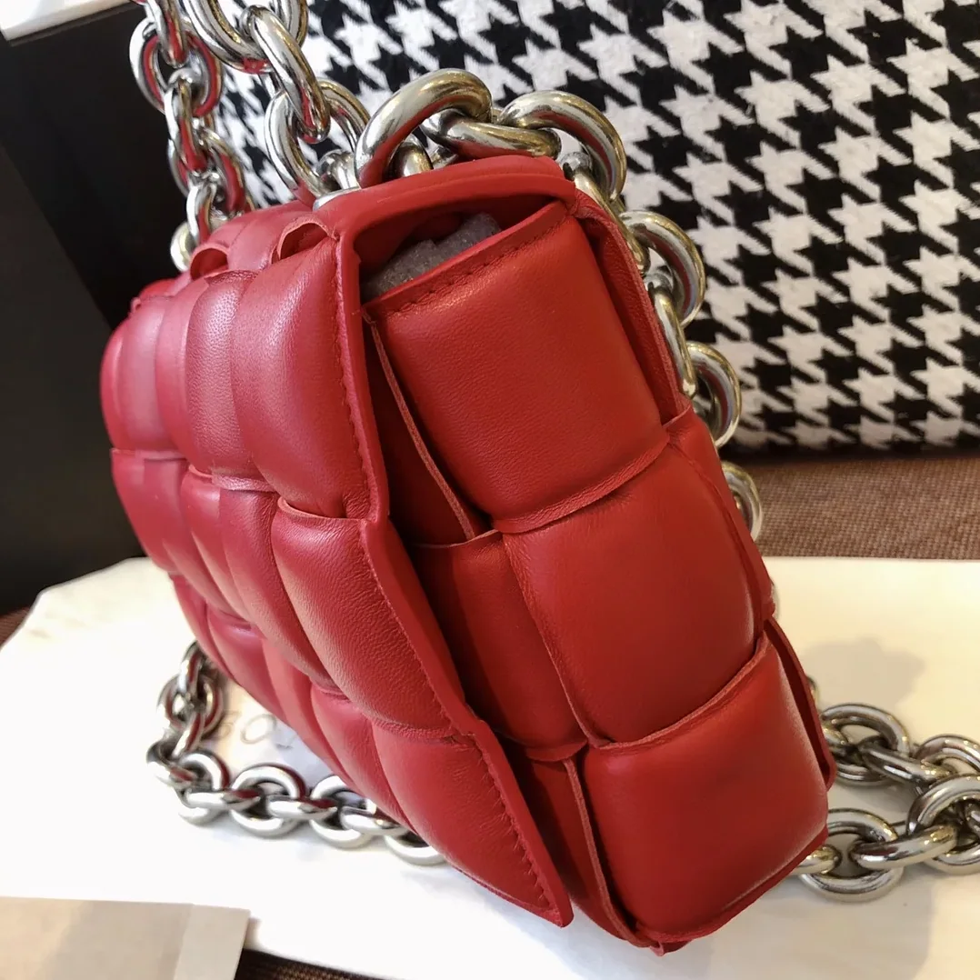 Bottega Veneta Chain Cassette Red Bottega Veneta Chain Cassette Red