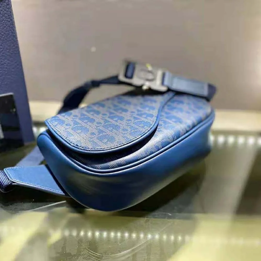 Dior World Tour Saddle Belt Bag Dior Oblique Galaxy Leather for Men in Navy Dior World Tour Saddle Belt Bag Dior Oblique Galaxy Leather for Men in Navy